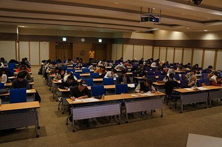 Một trong những kỳ thi viết của trường đại học quốc gia Kyungpook